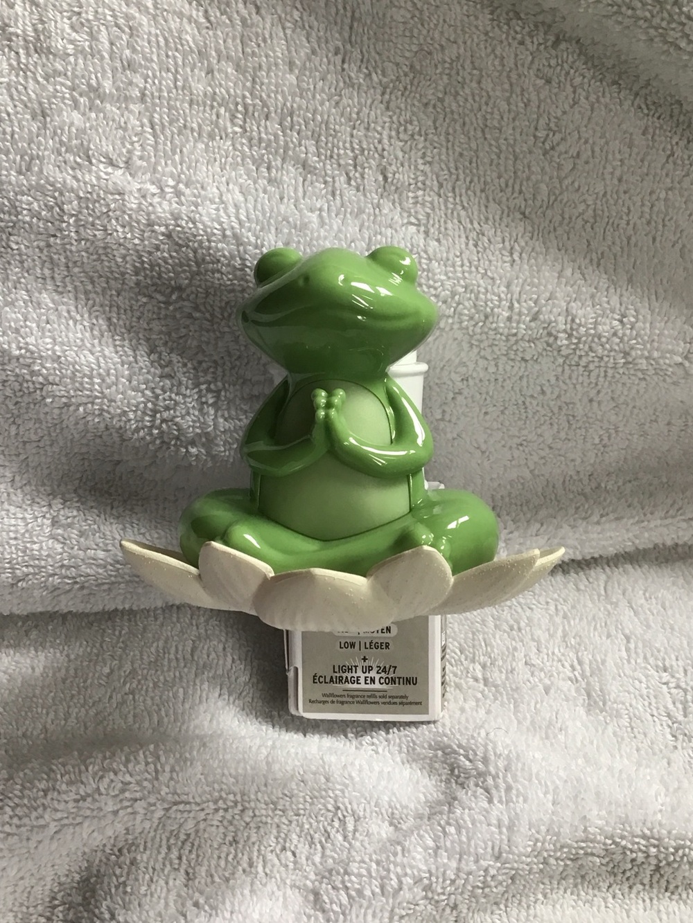 Bath & Body Works wallflower plug in frog